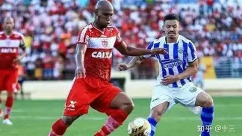 “申花续约节奏放缓，朱辰杰成中超三强争抢焦点，海港子弟兵优势尽显！”